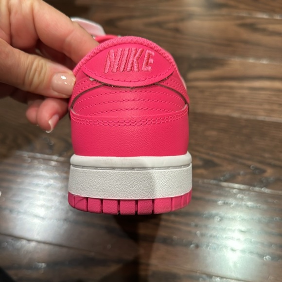 Hot pink Nike Dunks - Picture 4 of 13